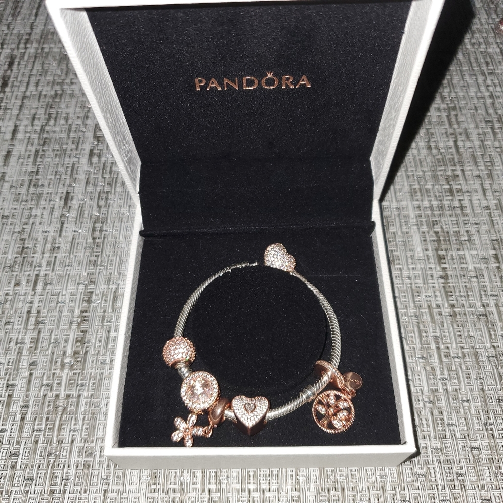 NWOT Pandora Pavé Heart rose gold Bracelet 6.3in